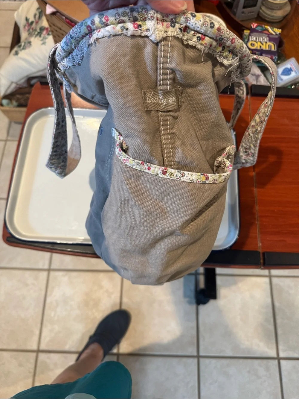 thirty-one Bag Canvas Tan with Floral Trim Pockets